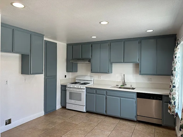 2432 S Garfield Pl — Photo 3