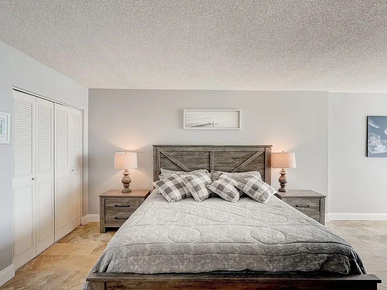 2425 Gulf Of Mexico Dr #14B — Photo 11