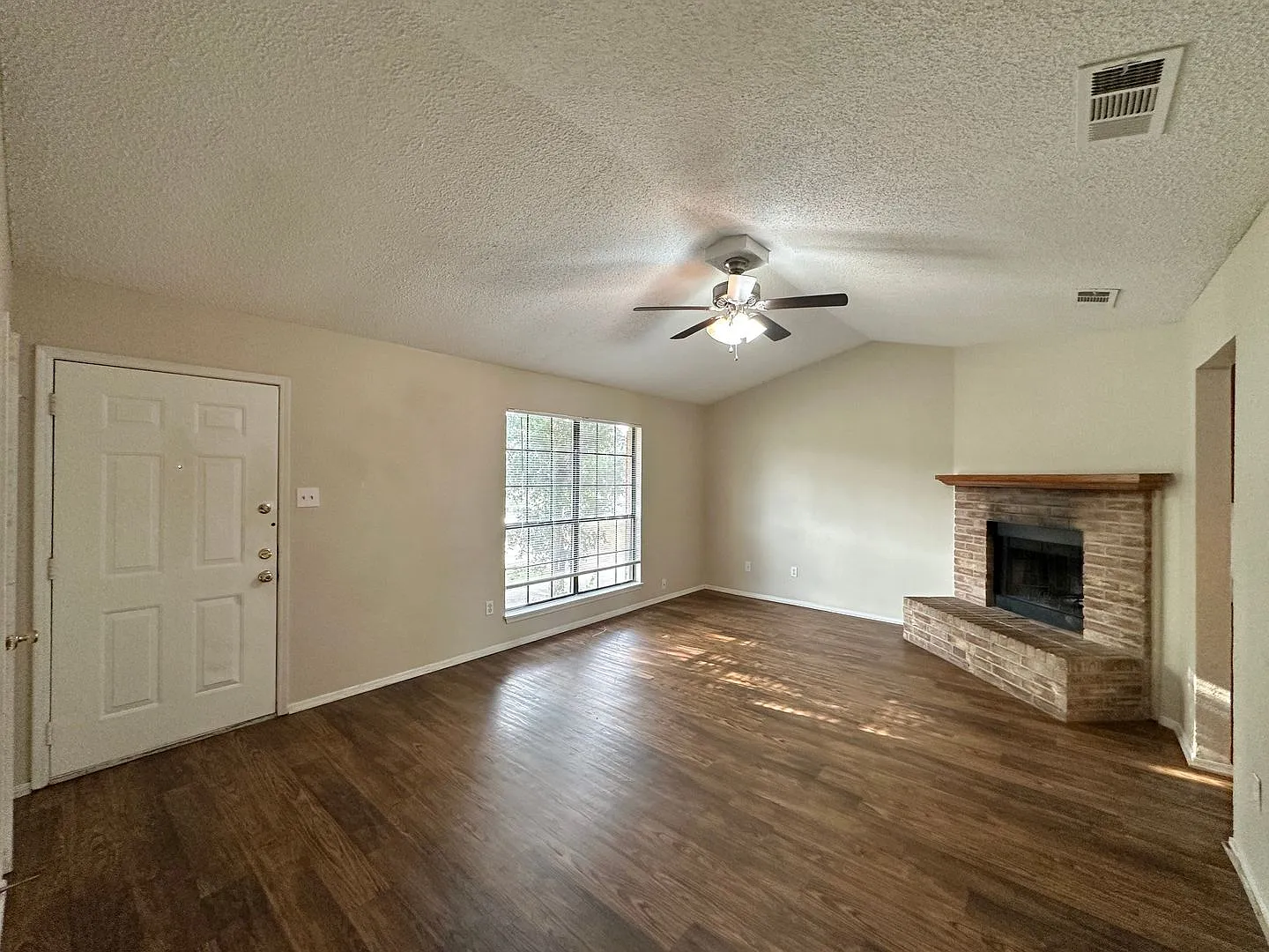 2416 Grasslands Dr — Photo 4