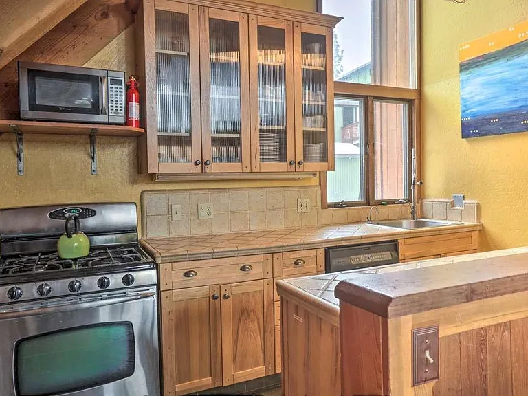 708 Clayton Way — Photo 14