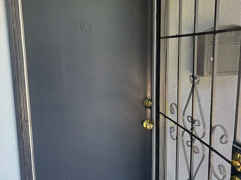 1250 N Kingsley Dr #104 — Photo 15
