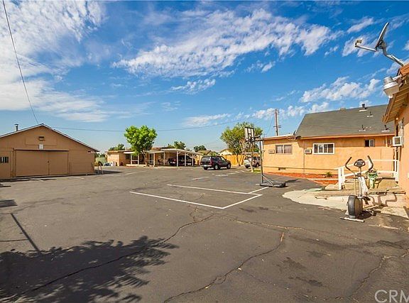 5th image of 930 E Holt Blvd
