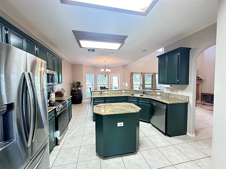 6321 Oso Pkwy — Photo 3