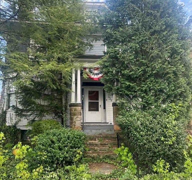 1st image of 556 Park Ave