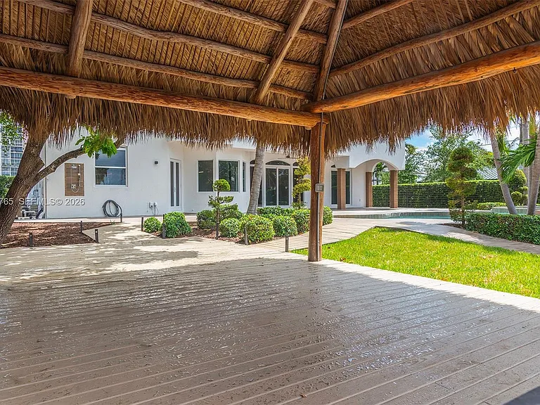 552 Palm Dr — Photo 62