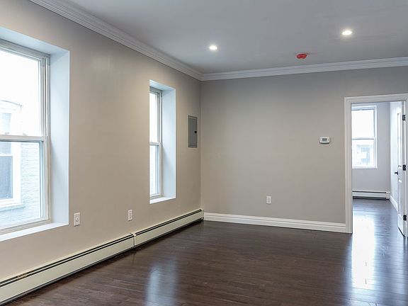 4th image of 701 Van Siclen Ave #1