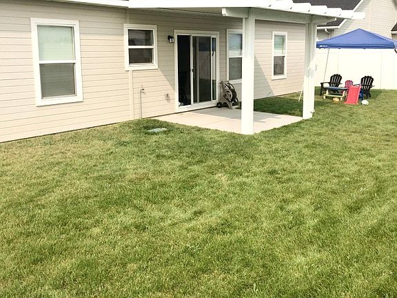 3rd image of 1027 White Birch Ave