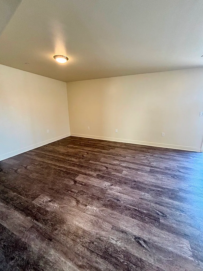 3 bed, 1061 sqft, $3,350 — Photo 4
