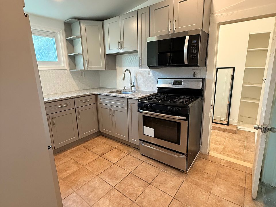 1st image of 68 Welton St Floor 3