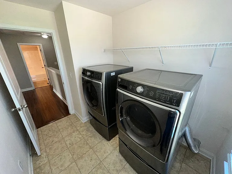 408 Cunningham Ln — Photo 26