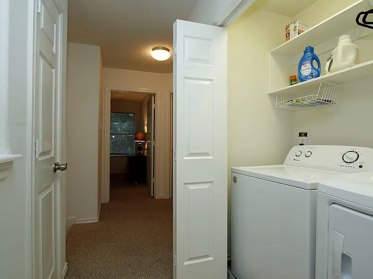 191 N Burberry Park Cir — Photo 28
