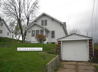 104 S 3rd St, Panama, IA 51562