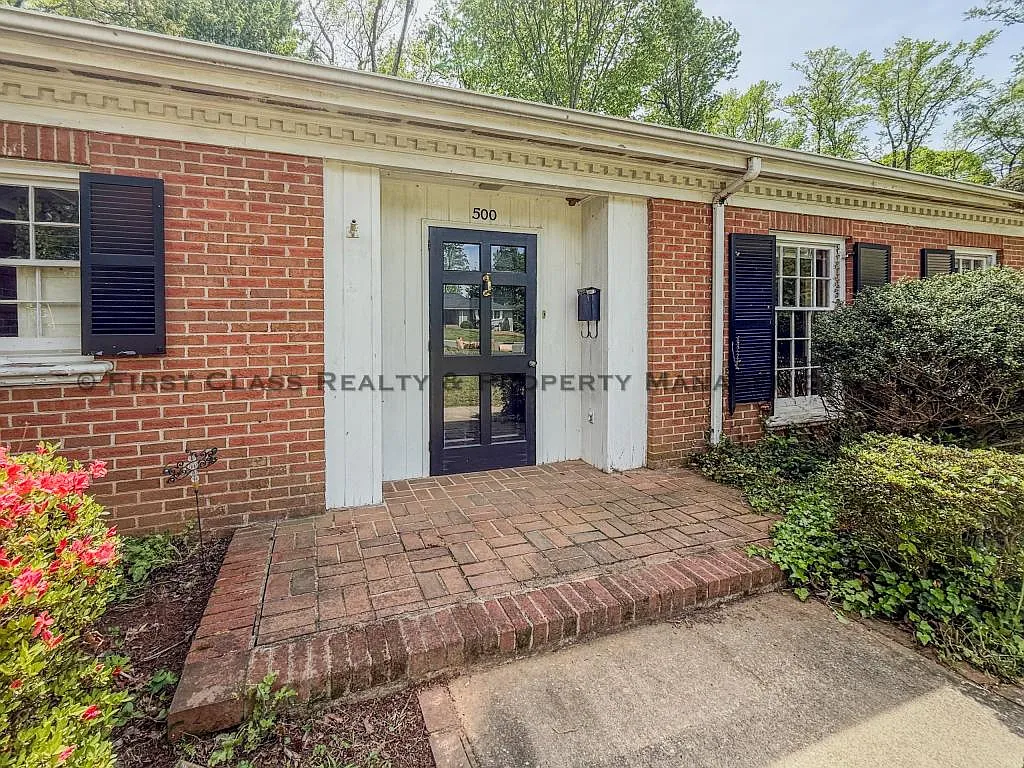 500 Ashworth Rd — Photo 3