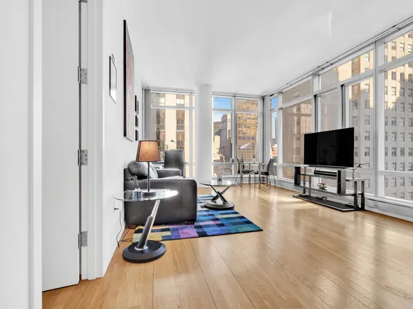 18 West 48th Street image 4 of 5