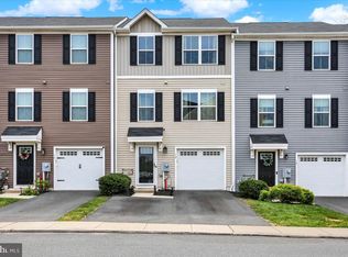 12 Foxwood Dr, Gilbertsville, PA 19525