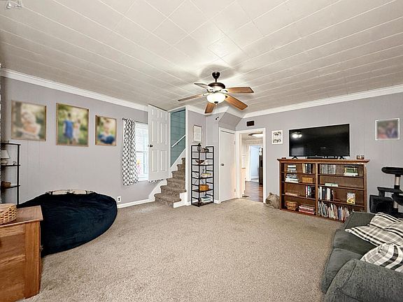 5th image of 90 Schonhardt St