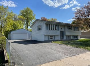 920 Oakview Ln N, Anoka, MN 55303