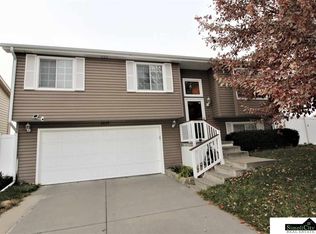 2829 NW 8th St, Lincoln, NE 68521