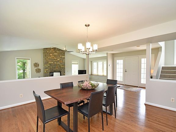 5th image of 3848 Chimney Hill Dr