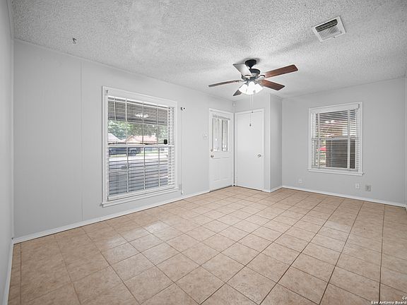 3rd image of 131 W PALFREY ST