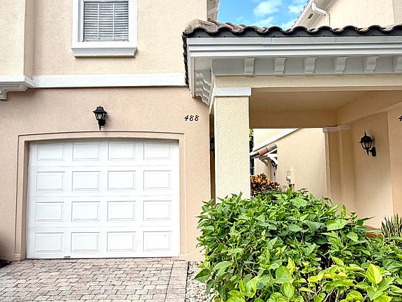 2nd image of 488 Capistrano Dr #488