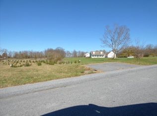 12827 El Paso Dr, Hagerstown, MD 21742