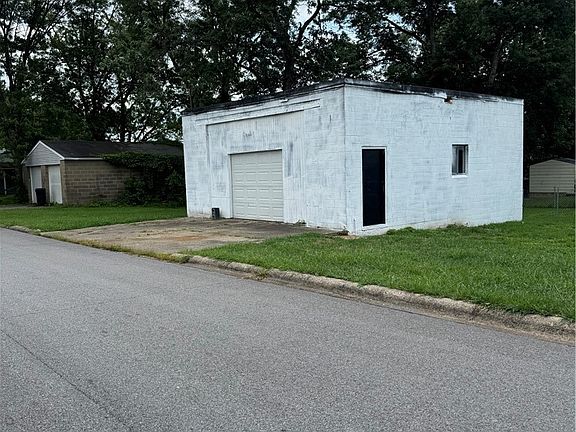 3rd image of 601 Nicely Ave