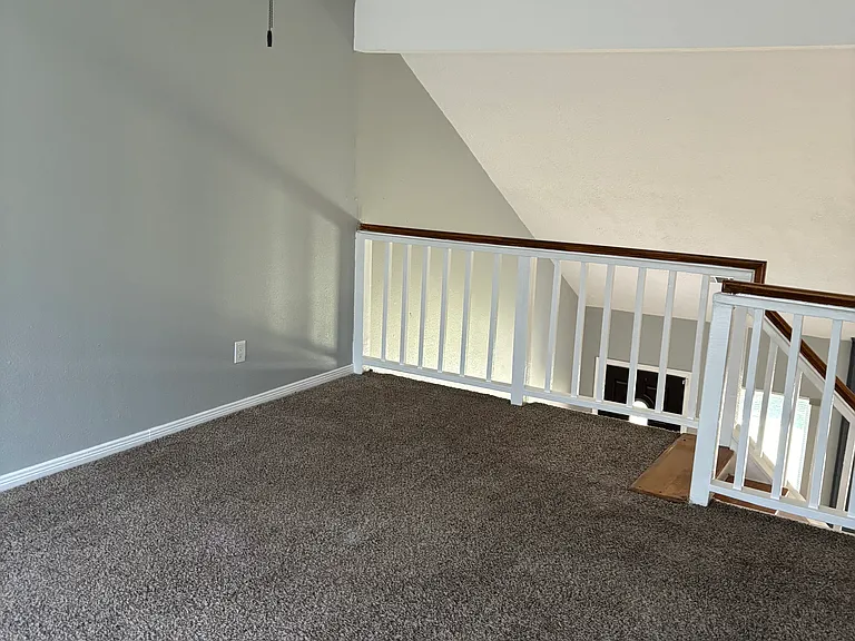 912 Macclesby Ln — Photo 18