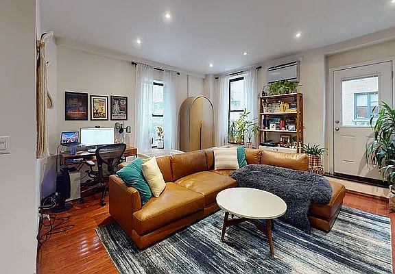 2nd image of 171 E 74th St APT 4C