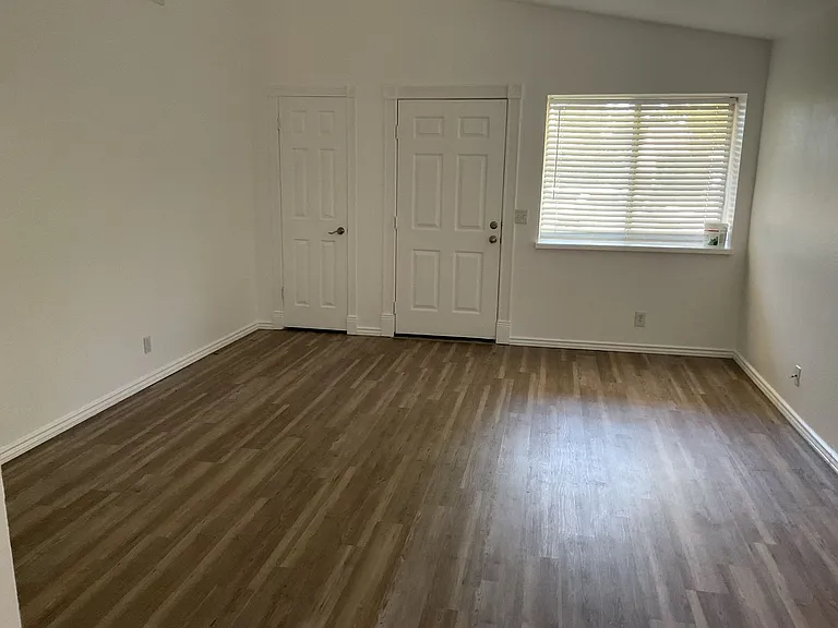 1068 Lupin Ave — Photo 5