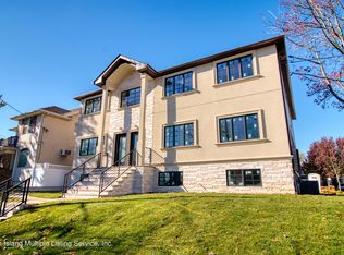 2 Hilltop Rd, Staten Island, NY 10312