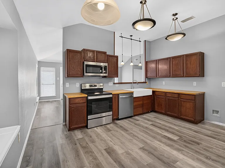 6318 Brookcrest Dr — Photo 11