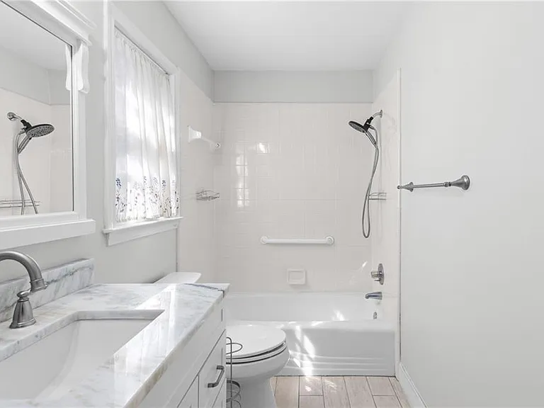2560 Hamptons Run — Photo 38