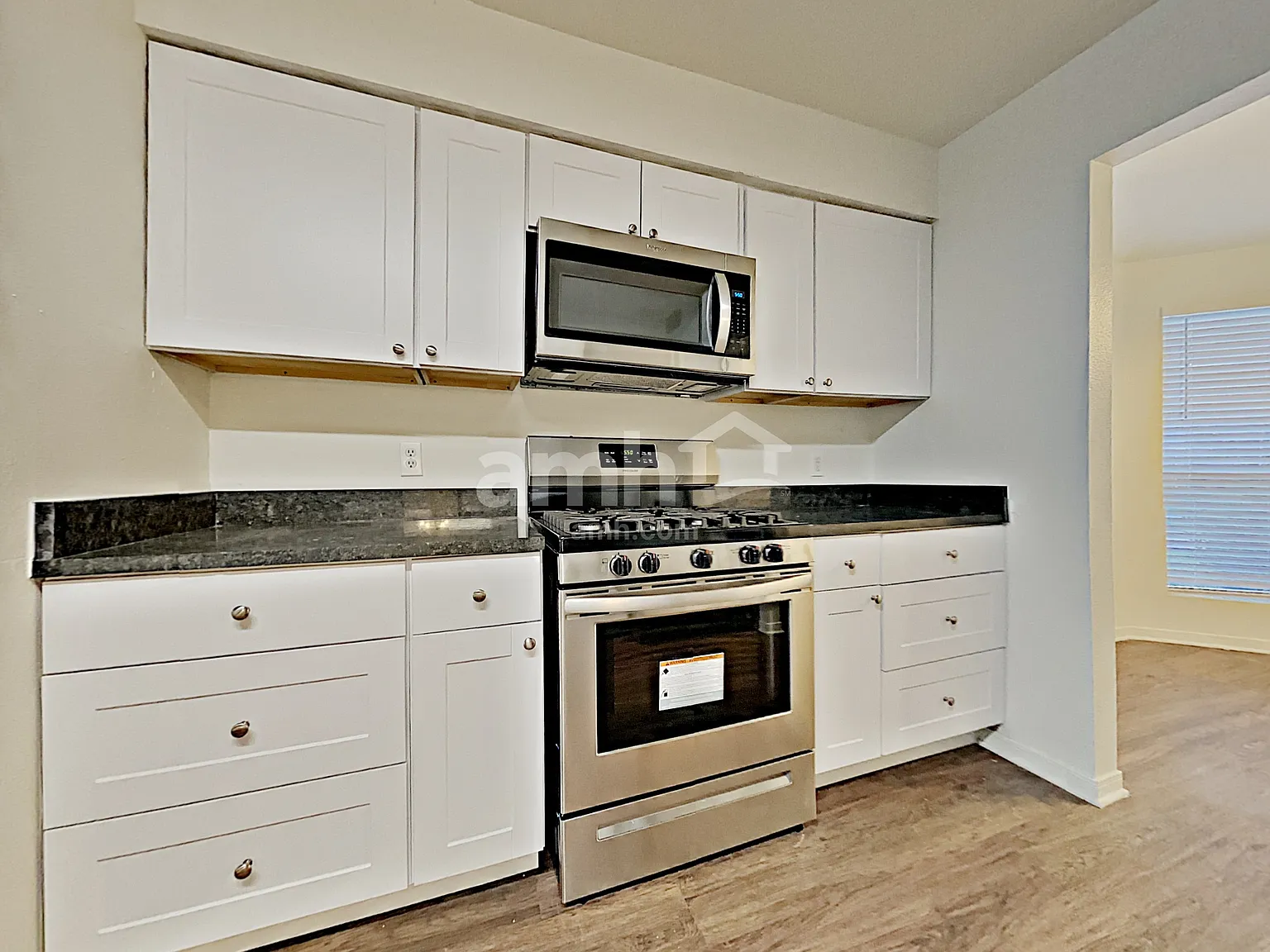 4 bed, 2.5 bath, 2375 sqft, $2,350 — Photo 4