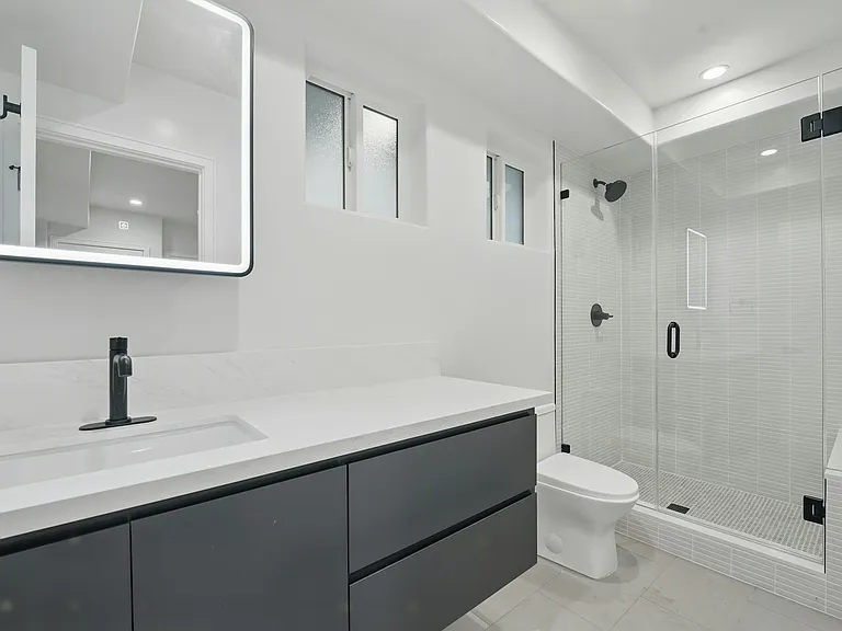 8234 Blackburn Ave #1/2 — Photo 36
