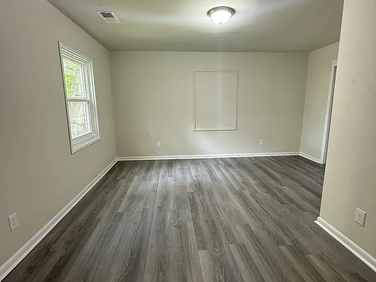 109 Houston Dr — Photo 2