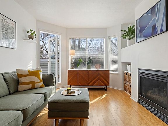 3rd image of 1723 Frances St #306