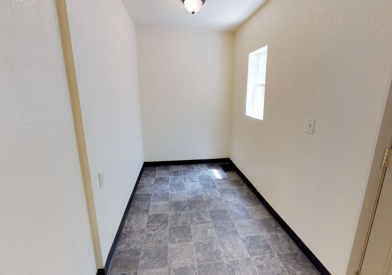 464 Poplar — Photo 1
