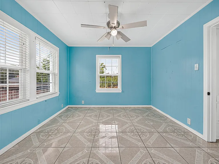 907 Buckalew St — Photo 19