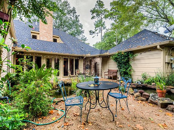 3rd image of 211 Briarpark Dr