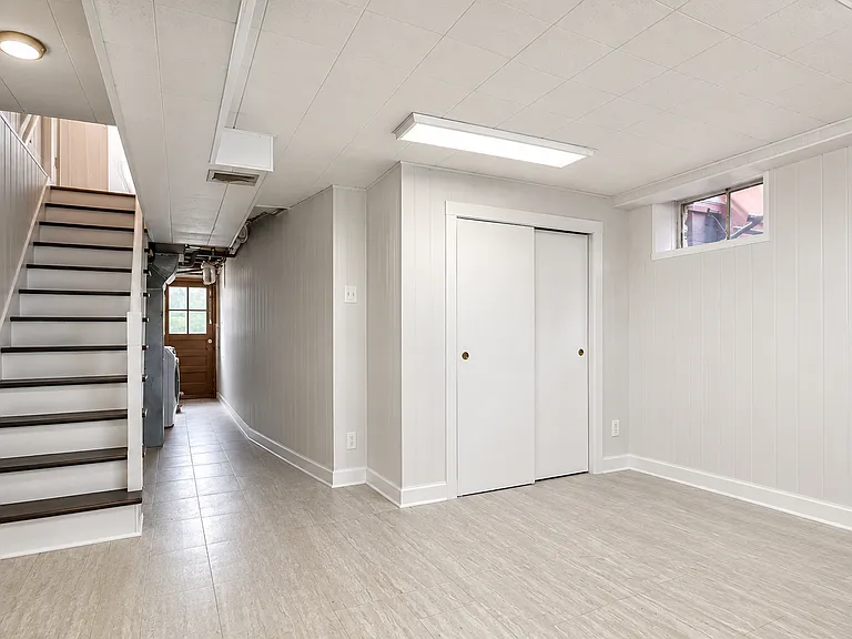 Finished Basement/Laundry Room
