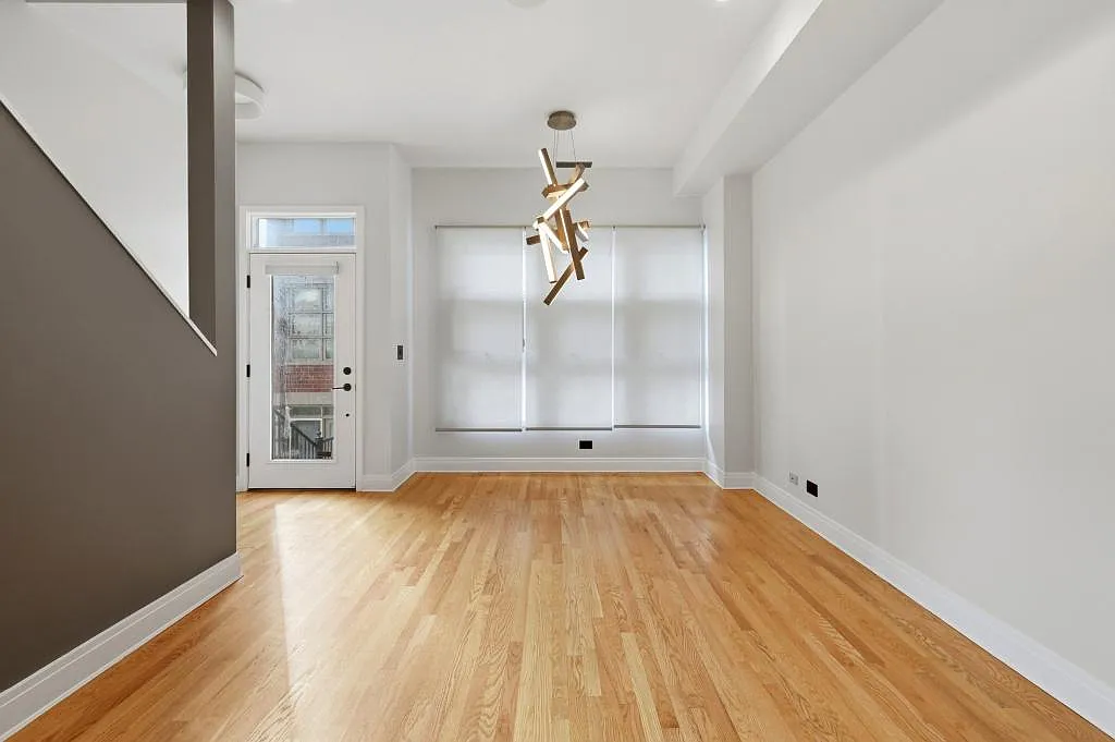 855 W Erie St — Photo 3