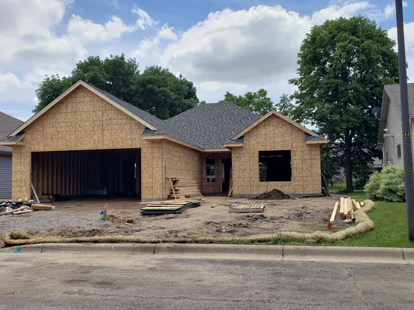 32 Waterford Ln, Waite Park, MN 56387