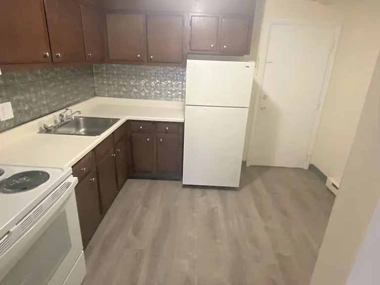 330 Nesmith St — Photo 2