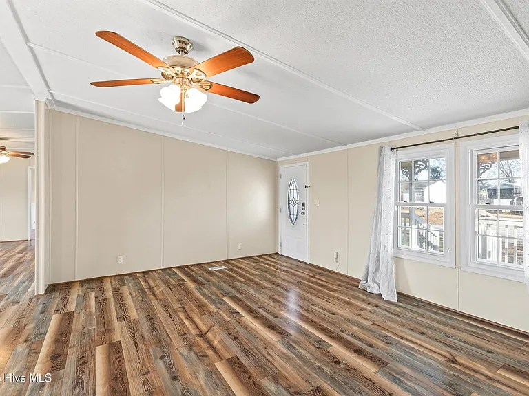 107 Kayla Ct — Photo 2