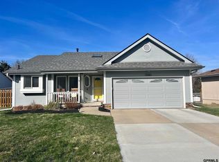 13580 W Cir, Omaha, NE 68137