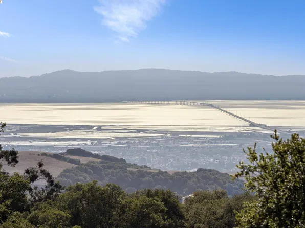 29 Country Club Dr, Hayward, CA 94542