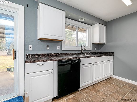 5th image of 1003 NE 108th Ave