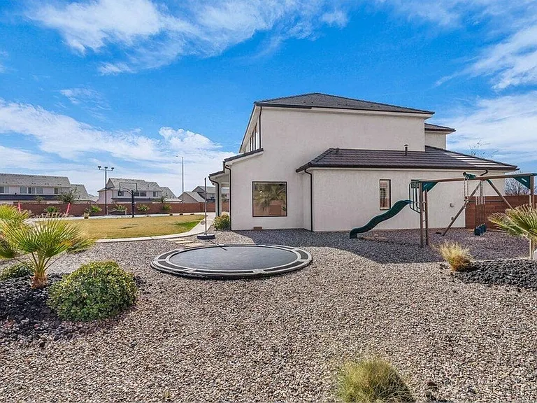4159 S 490 E — Photo 37