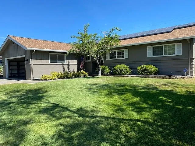 3454 Meadowbrook Dr — Photo 2